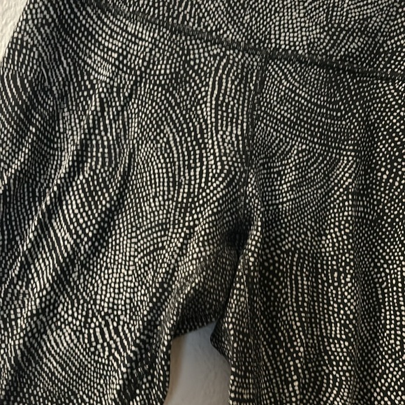 Lululemon align capri leggings size is missing fit like a 2 - Picture 2 of 4